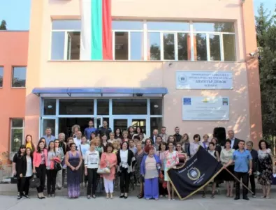 Профилираната гимназия с преподаване на чужди езици в Плевен с ново име за 15 септември