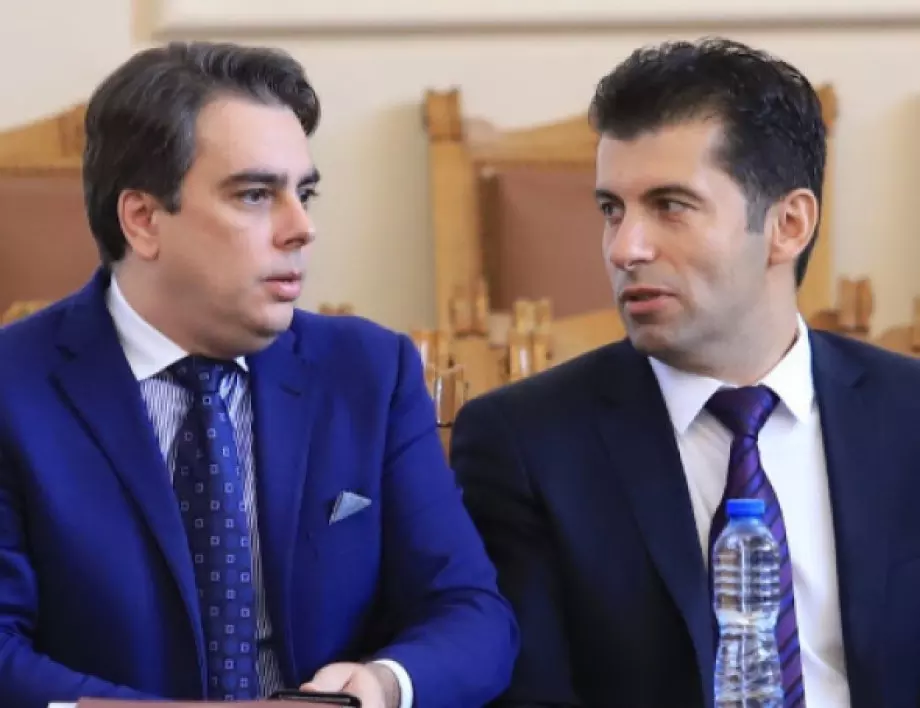 Социолог: Петков и Василев тръгват в отровена политическа среда