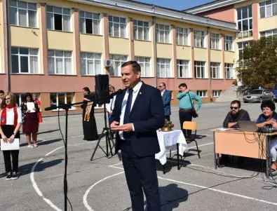 Първият звънец удари във всички училища в община Костинброд (СНИМКИ)