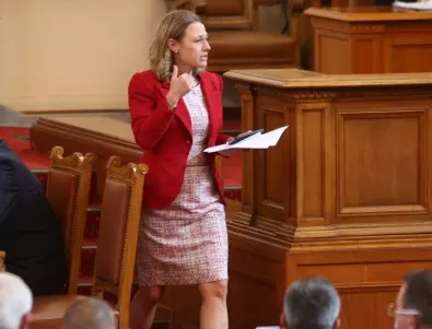 Ива Митева: Някои депутати си получаваха заплатите в пликове