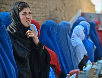 Талибаните ограничиха възможностите за работа на жените в Афганистан 