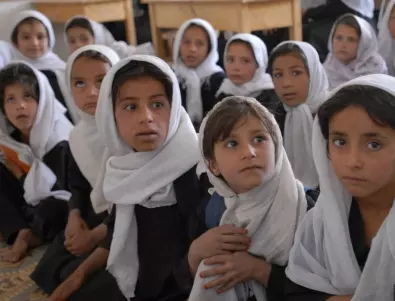 Десет милиона деца в Афганистан се нуждаят от хуманитарна помощ