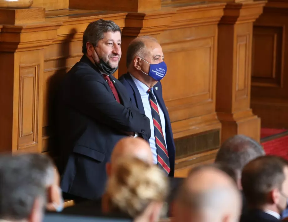 Депутатите решават за Временна комисия за промени в конституцията 