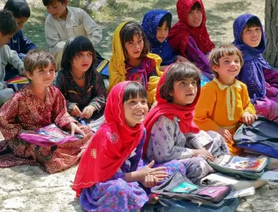 Деца умират от глад в Афганистан 