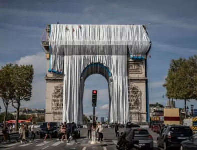 Макрон за опакованата Триумфална арка: Една сбъдната луда мечта, благодарим! 