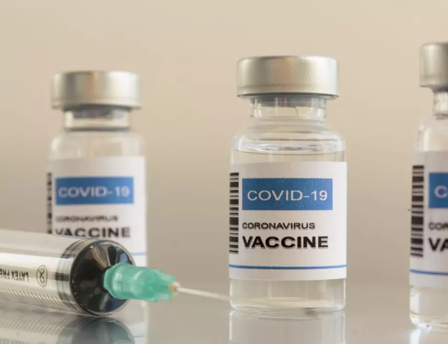 496 души са с поставена трета доза ваксина срещу COVID-19