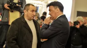 {{ otherArticle[0].article.title }}