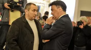 {{ otherArticle[0].article.title }}