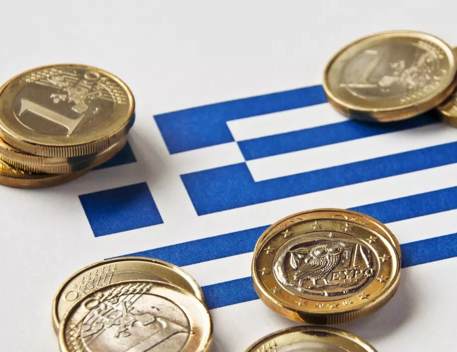 Гърция отпуска финансова подкрепа за здравни работници и пенсионери