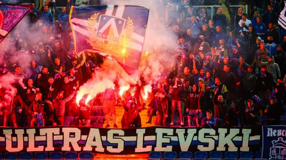 В дните преди Нова година: Левски ще радва феновете с подаръчен комплект