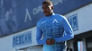 {{ otherArticle[0].article.title }}