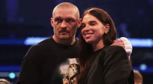 {{ otherArticle[0].article.title }}