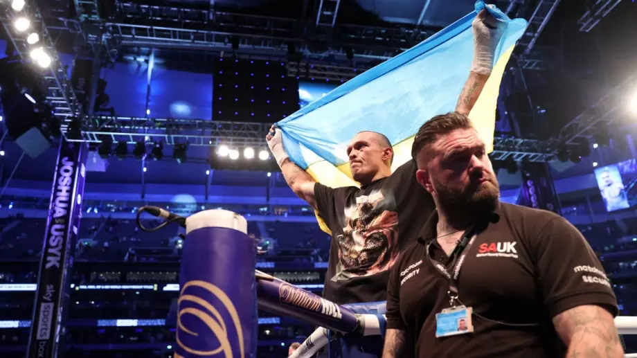 Усик и Ломаченко може да напуснат Украйна, за да се бият на ринга