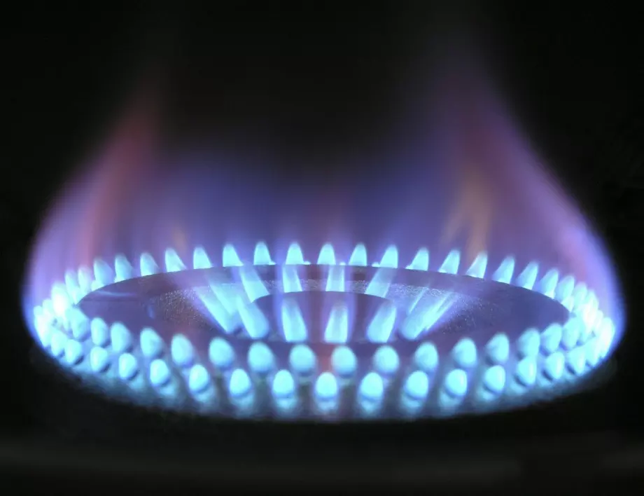 Газът за февруари се очаква да е с 30% по-евтин, парно и ток няма да поскъпват