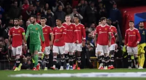 Опасност: Как Манчестър Юнайтед може да отпадне от Шампионска лига още сега?