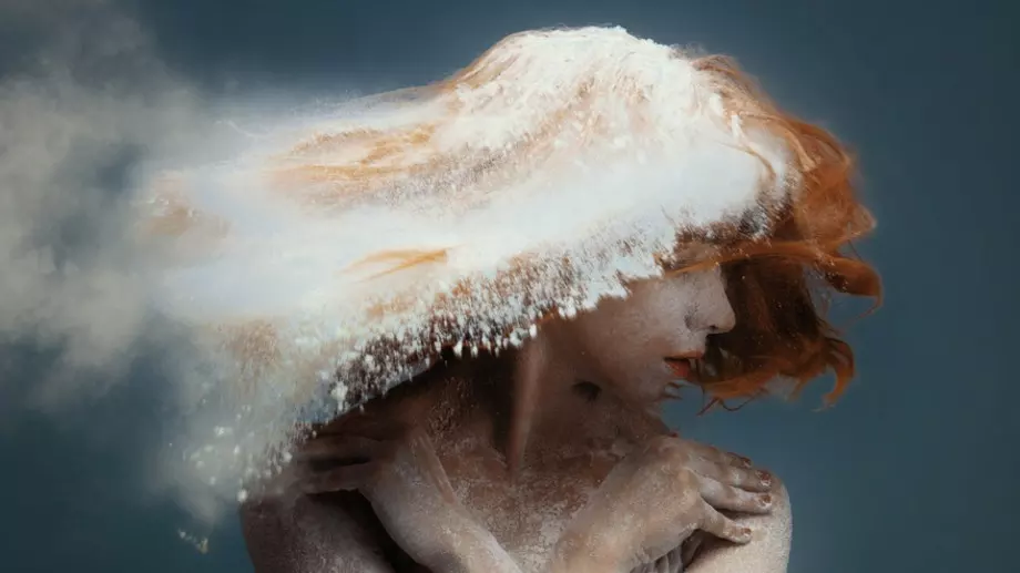 Жена изми косата си с брашно, резултатът я шокира