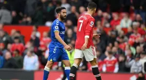 Отложиха Евертън - Бърнли след втора молба на "карамелите" 