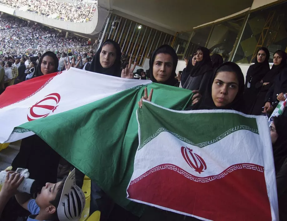 Иран разрешава на жени да гледат футболен мач за първи път от 2 години насам 