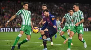 Шави подсилва отбраната на Барса с бивш свой съотборник на "Камп ноу"?