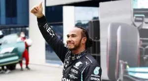 Легендарният пилот от Формула 1 Хамилтън няма да слага тире в името си