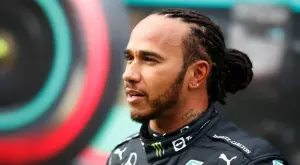 Сезонът свършва, разликата е голяма, но Люис Хамилтън не се отказва от борбата