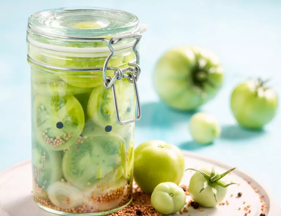 Зелени домати в буркани – рецепта от бабиния тефтер 