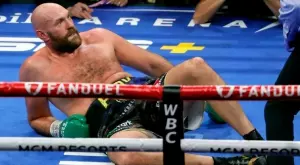 Когато Тайсън Фюри вкара на мач титаничен ъперкът... в своето лице (ВИДЕО)