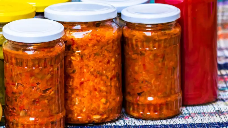 Забравете за варенето на буркани - пастьоризиране на зимнина става и във фурната