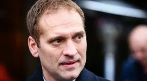 {{ otherArticle[0].article.title }}