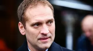 {{ otherArticle[0].article.title }}