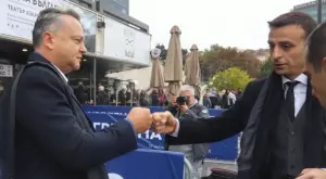 {{ otherArticle[0].article.title }}