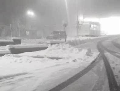 Почистени ли са пътищата след първия сняг в страната? (СНИМКИ)