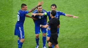 {{ otherArticle[0].article.title }}