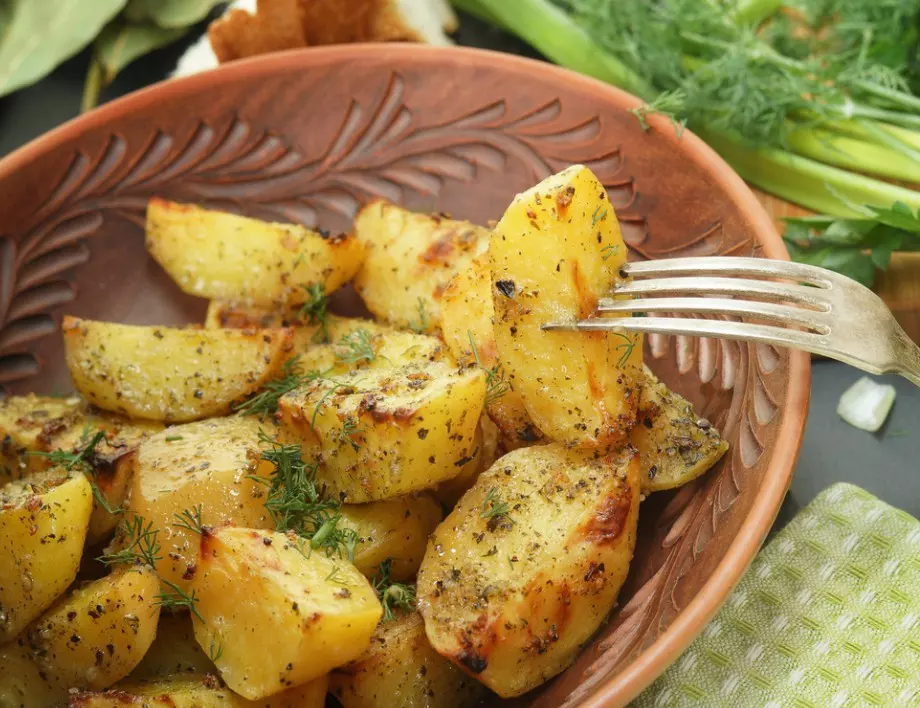 Разберете как да приготвите най-вкусните печени картофи и да си оближете пръстите!