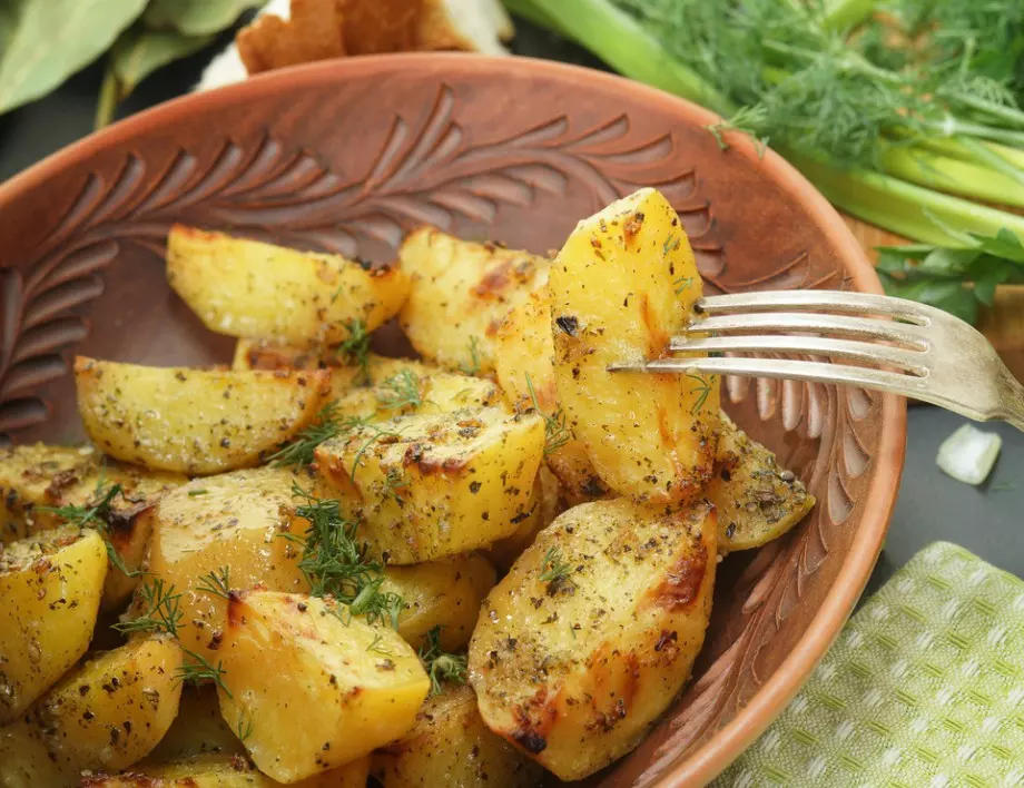 Пикантни картофи по селски: Хрупкави и много вкусни
