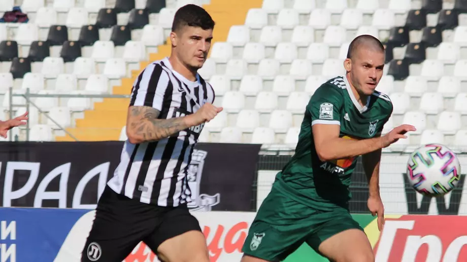 Локомотив Пловдив ликува след труден успех над Пирин в отложен мач