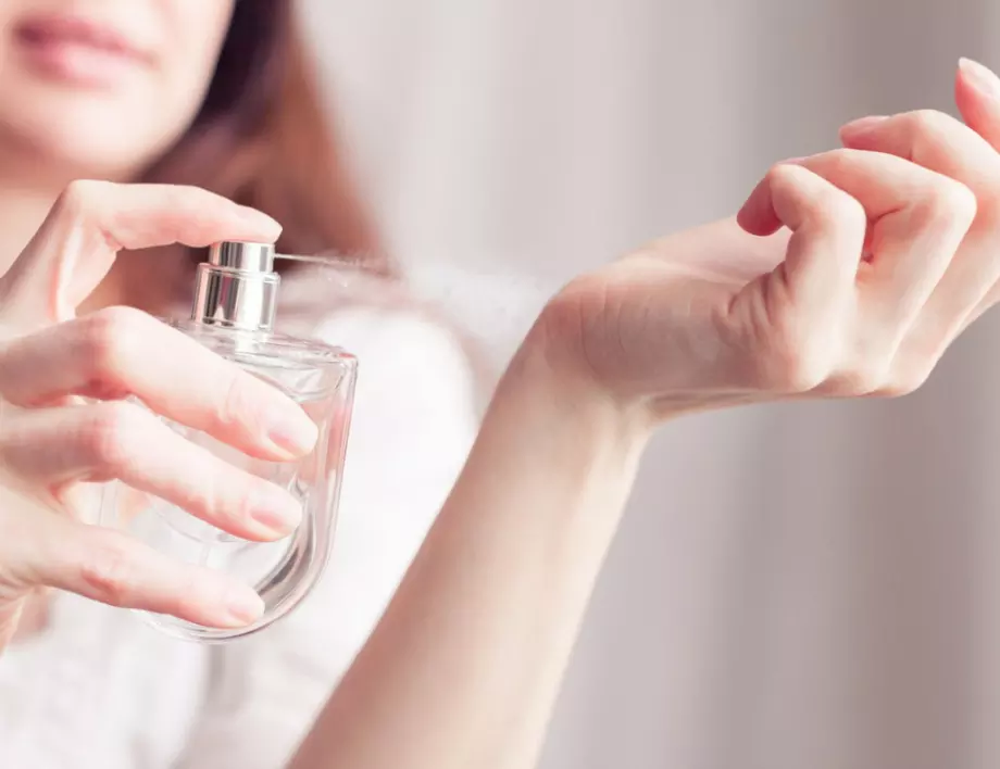 Как правилно да си слагаме парфюм, за да ухае цял ден?