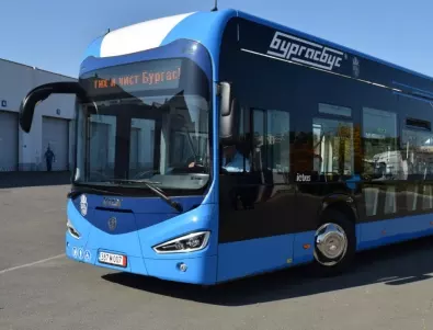 Счупиха автобус на градския транспорт в Бургас