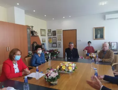 Дарители от Нидерландия се срещнаха с кмета на Казанлък