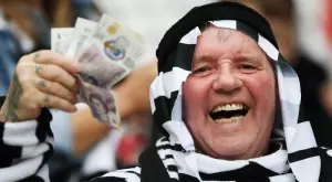 Почитател на Нюкасъл продава кучето си... Изяло му билета за финала на Карабао Къп (СНИМКА)