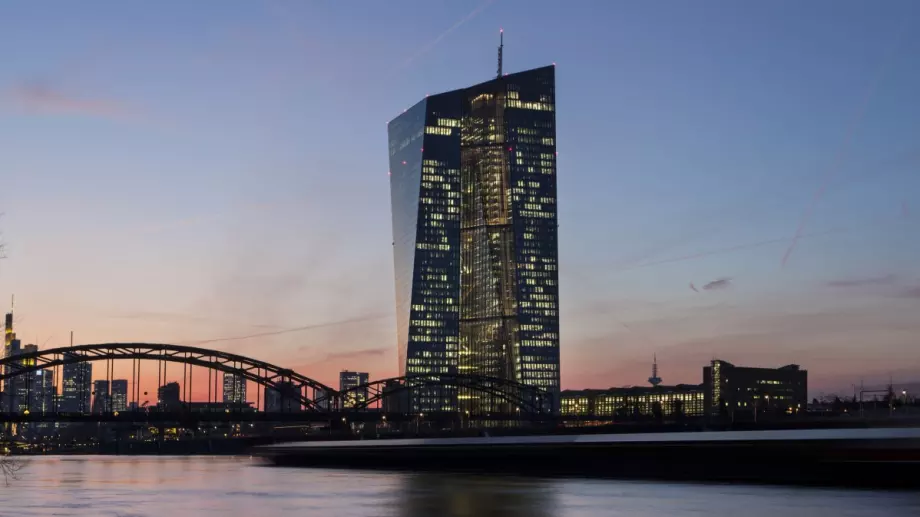 Готви ли ЕЦБ поредно повишение на лихвите?