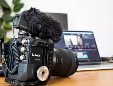Новият пълноформатен безогледален фотоапарат от типа „бокс камера“ LUMIX BS1H, предназначен за филмиране и излъчване на живо