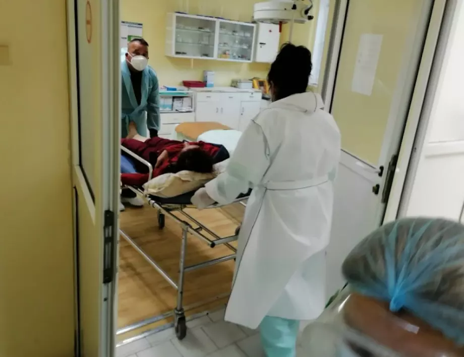 Персоналът на четирите болници в Смолянско покри зеления сертификат, с доста тестове