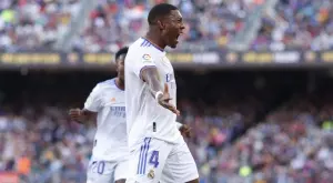 ВИДЕО: Шедьовърът на Алаба, с който Реал Мадрид поведе на Барселона в Ел Класико