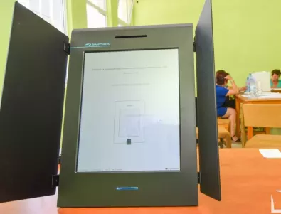 Изборния ден в София започна навреме и без проблеми