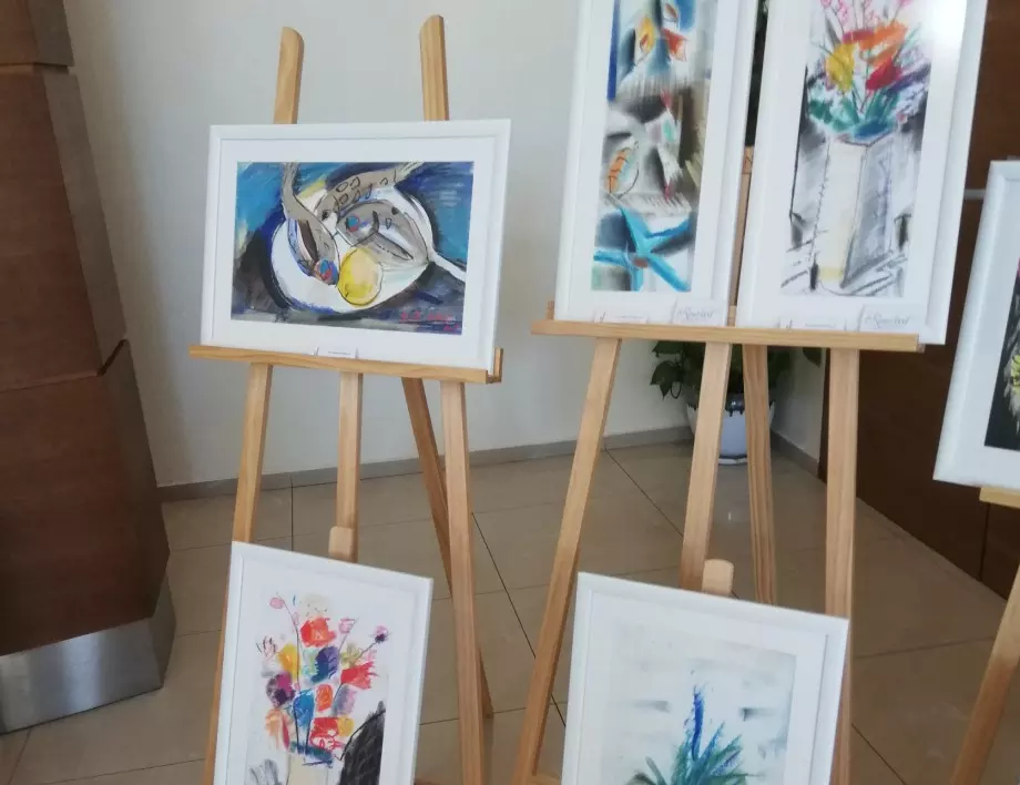 Медици показаха свои произведения в арт изложба в Пловдив