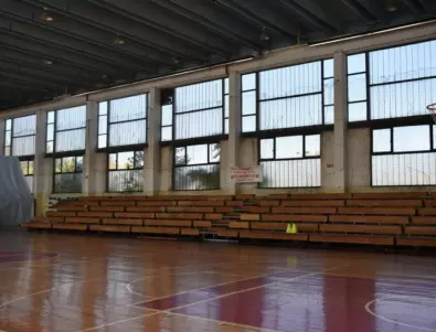 Кметът на Асеновград провери Спортна зала 