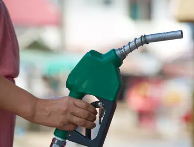 Колко бензин и основни продукти можем да си купим със заплатите ни?