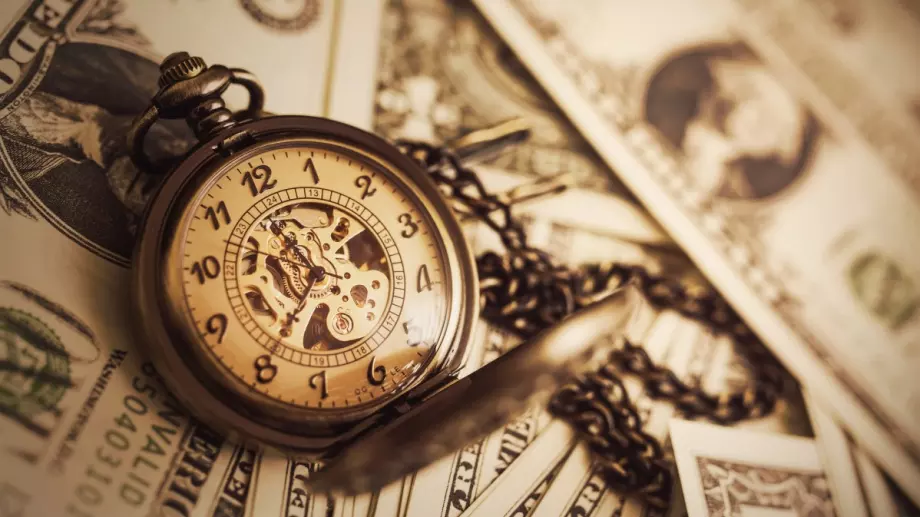 Учени разкриха защо часовникът на човек спира след смъртта му