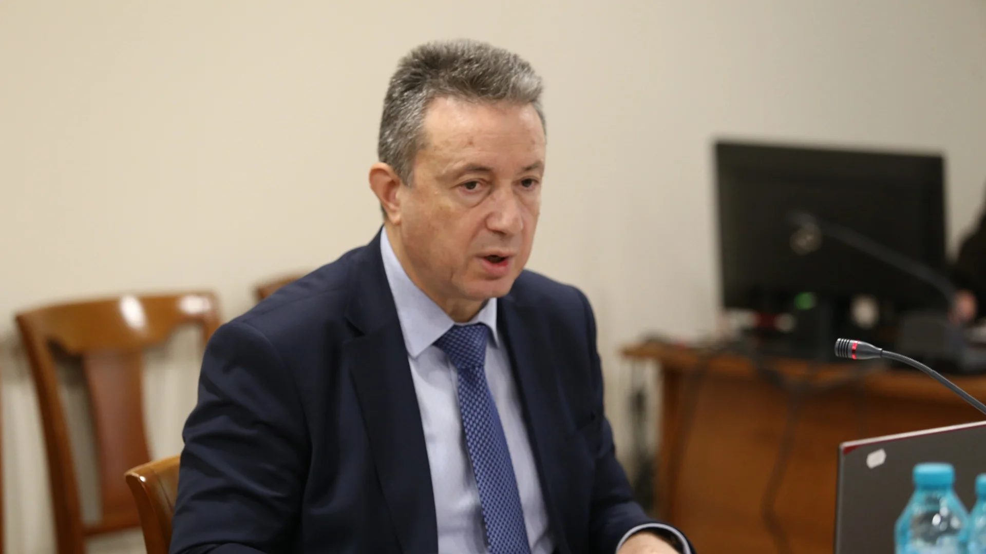 Как Главчев ще контролира държавните разходи, след като се върне в Сметната палата?: Въпрос от Янаки Стоилов